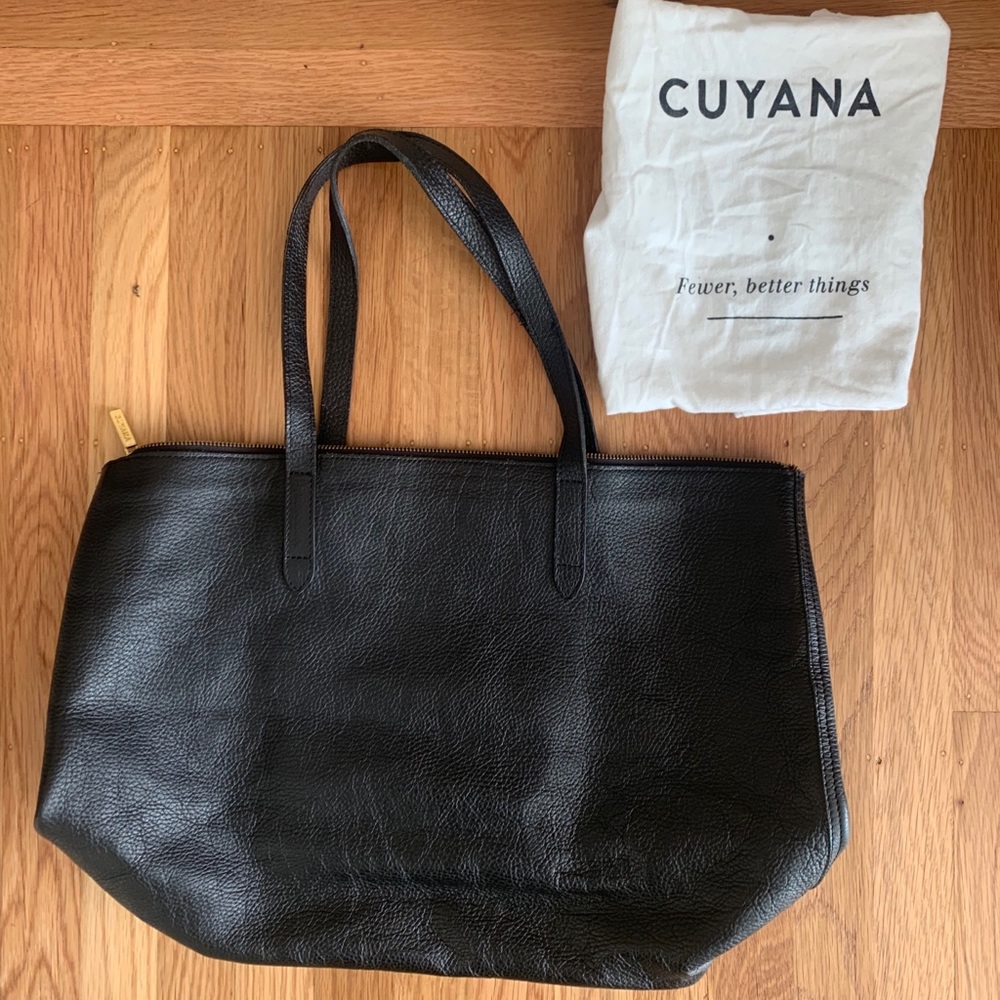 Cuyana Classic Leather Zipper Tote in Black